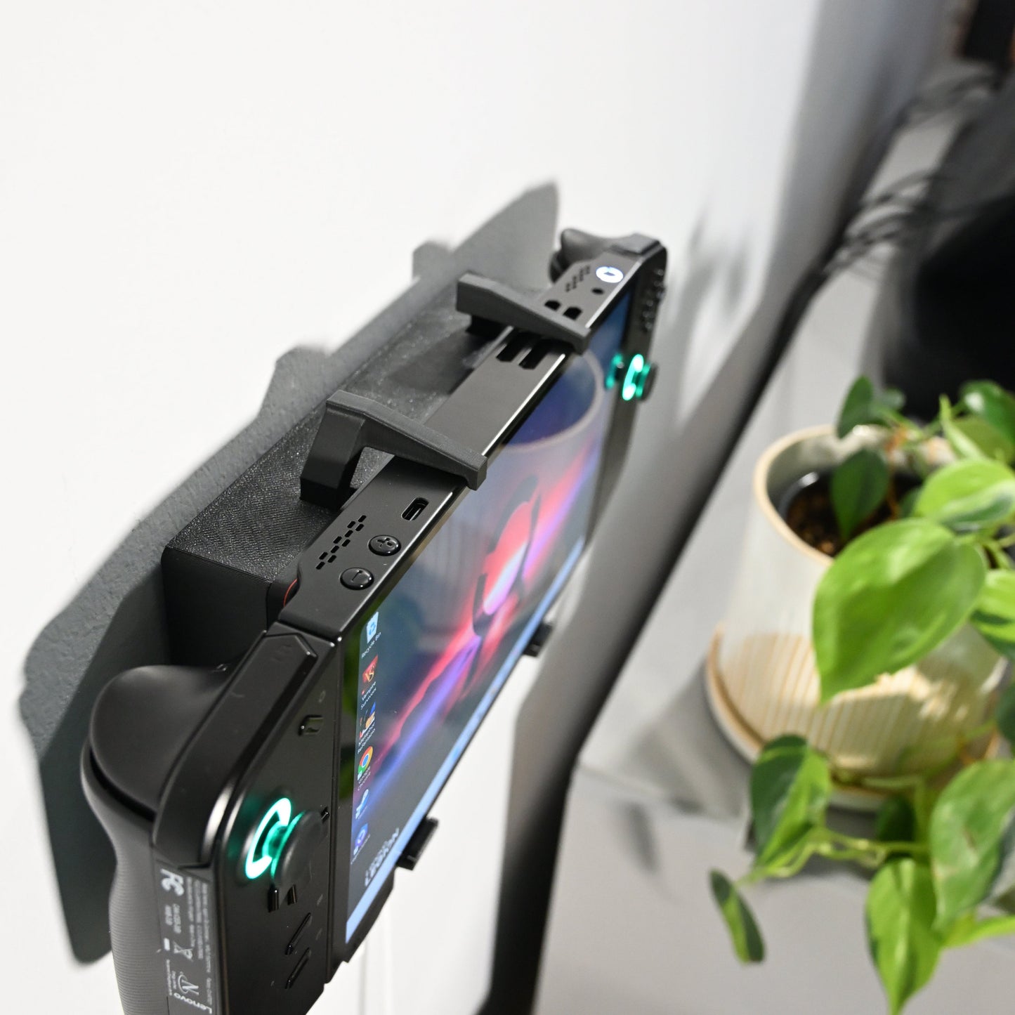 Lenovo Legion Go: MechLock w/ One-Touch Charging