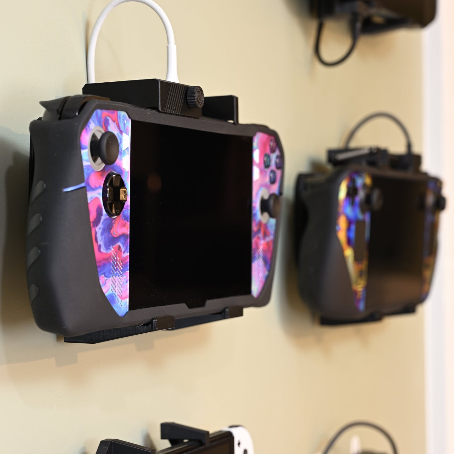 Asus ROG Ally: MechLock w/ One-Touch Charging